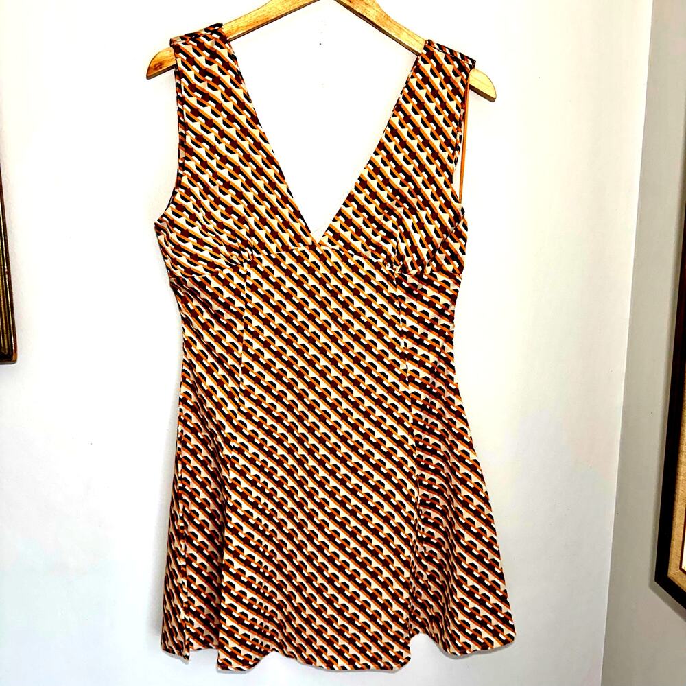 Fanco Retro Geometric Print V-Neck Mini Dress with Shoulder Flaps Size Medium